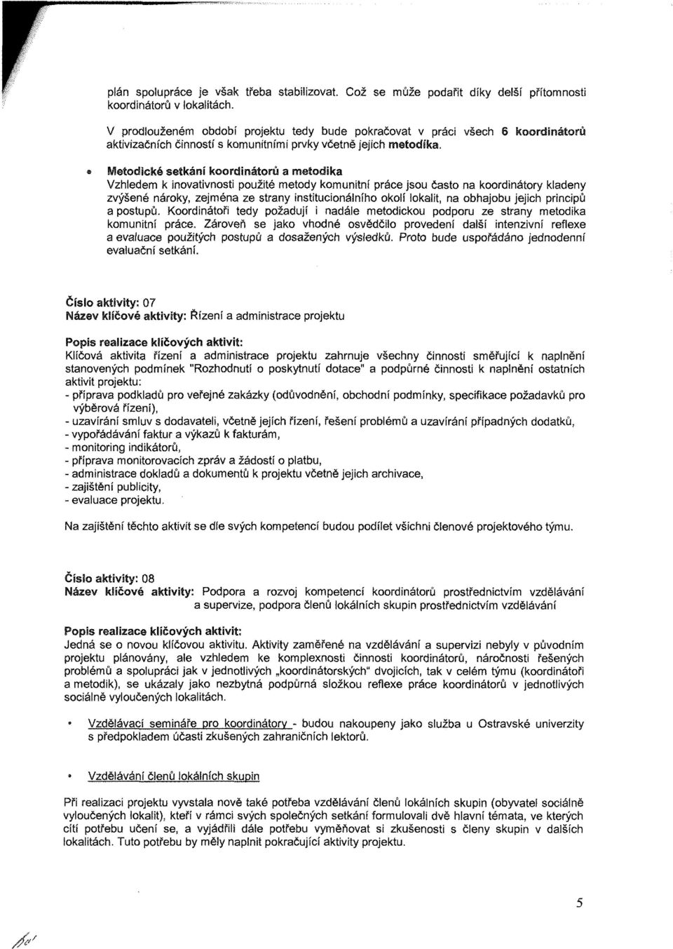 Vzhledem k inovativnosti použité metody komunitní práce jsou často na koordinátory kladeny zvýšené nároky, zejména ze strany institucionálního okolí lokalit, na obhajobu jejich principů a postupů.