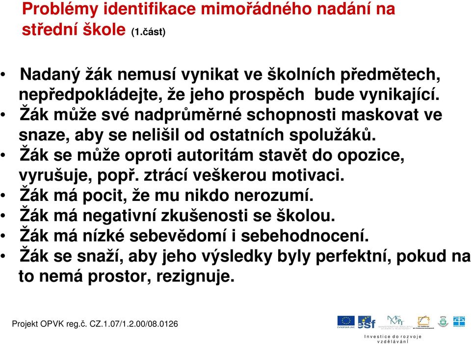 Žák může své nadprůměrné schopnosti maskovat ve snaze, aby se nelišil od ostatních spolužáků.