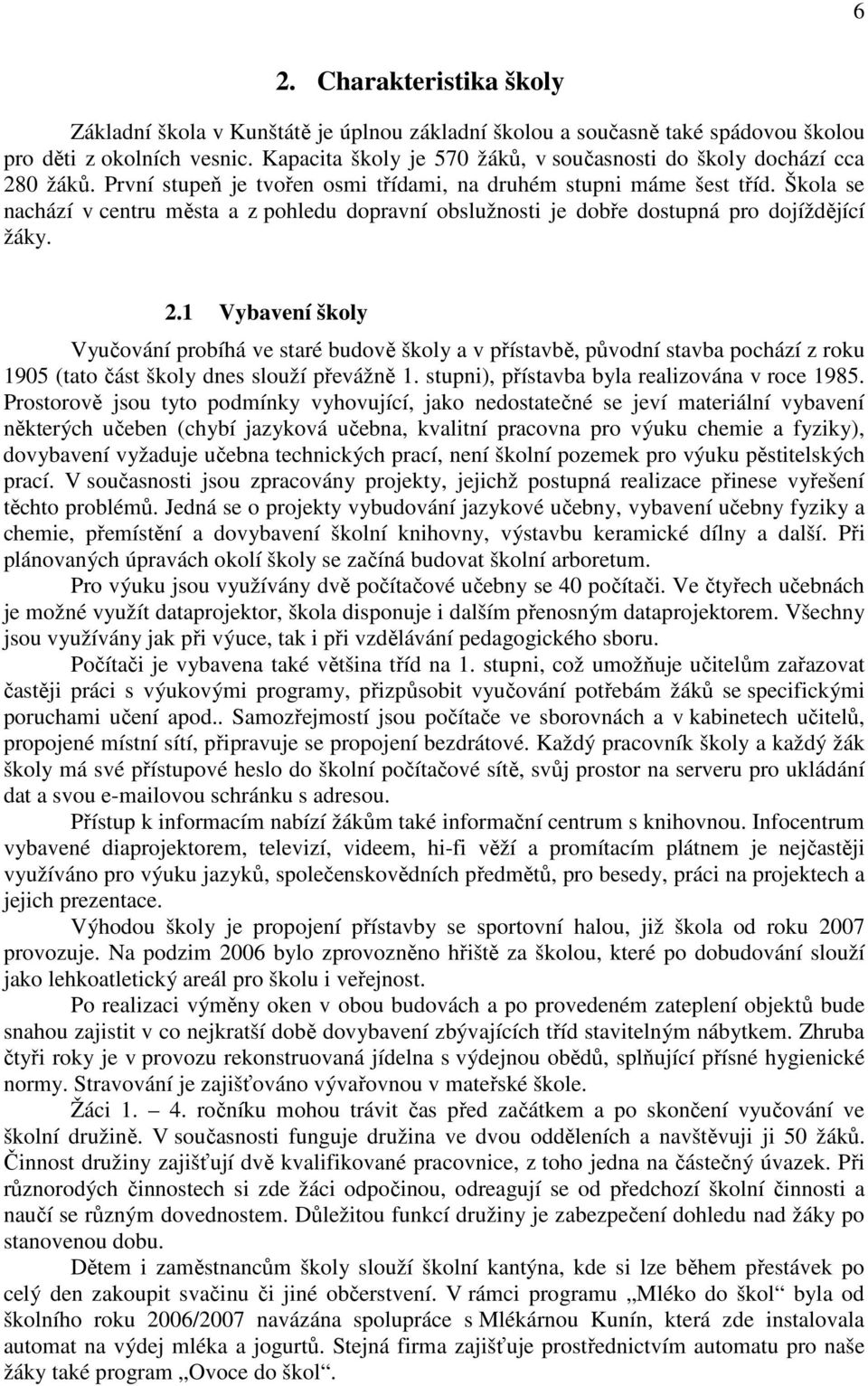 Škola se nachází v centru města a z pohledu dopravní obslužnosti je dobře dostupná pro dojíždějící žáky. 2.