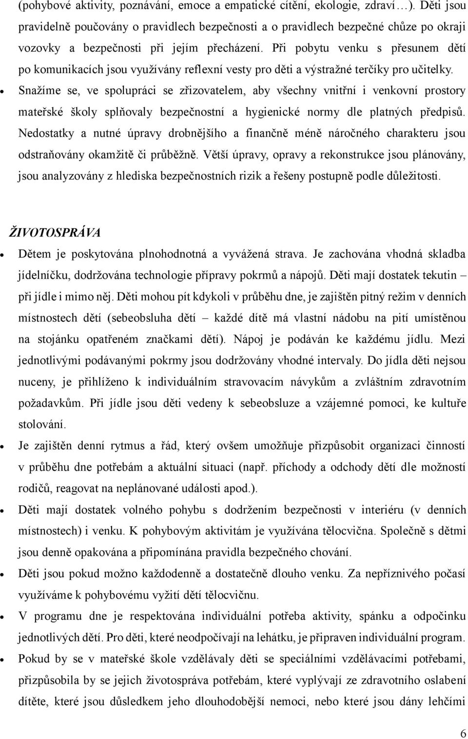 Při pobytu venku s přesunem dětí po komunikacích jsou využívány reflexní vesty pro děti a výstražné terčíky pro učitelky.