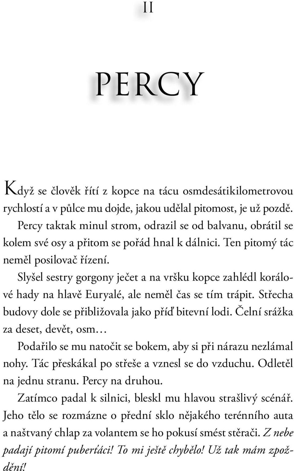 Slyšel sestry gorgony ječet a na vršku kopce zahlédl korálové hady na hlavě Euryalé, ale neměl čas se tím trápit. Střecha budovy dole se přibližovala jako příď bitevní lodi.