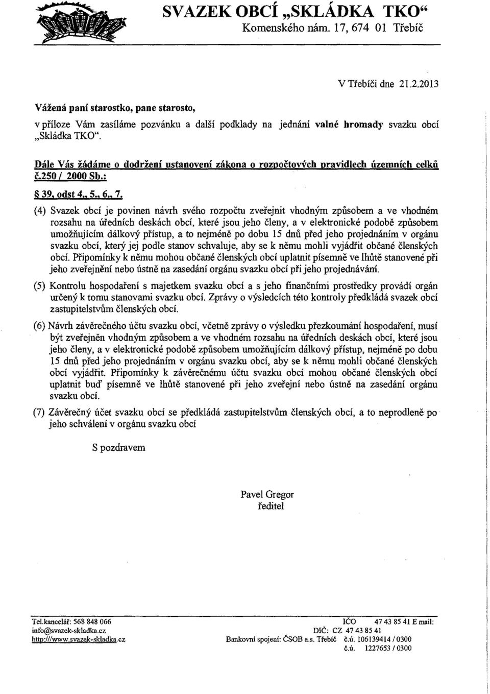 zveřejnit vhodným způsobem a ve vhodném rozsahu na úředních deskách obcí, které jsou jeho členy, a v elektronické podobě způsobem umožňujícím dálkový přístup, a to nejméně po dobu 15 dnů před jeho