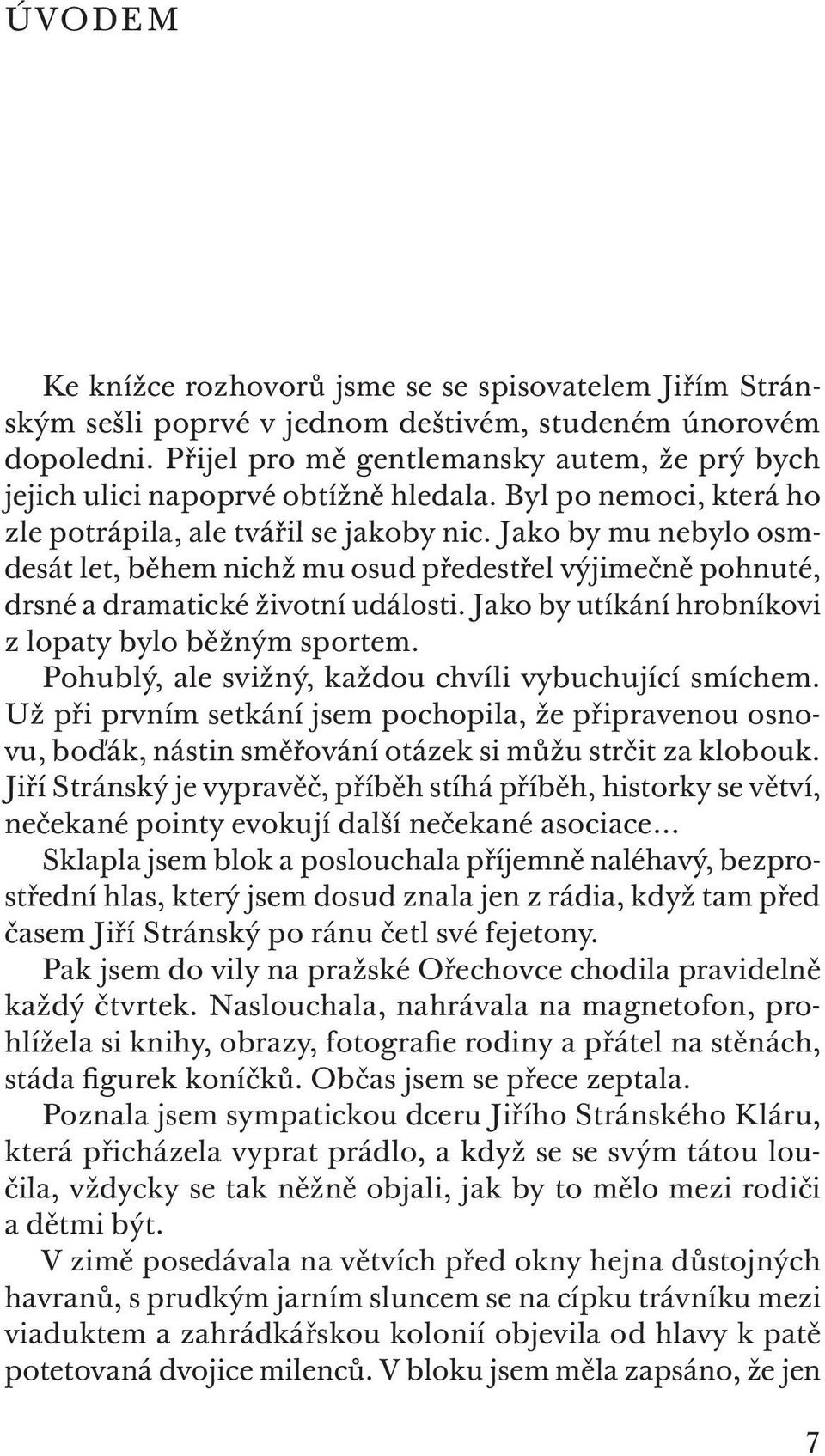 Jako by mu nebylo osmdesát let, během nichž mu osud předestřel výjimečně pohnuté, drsné a dramatické životní události. Jako by utíkání hrobníkovi z lopaty bylo běžným sportem.