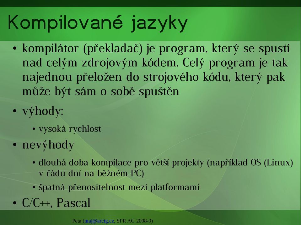 Celý program je tak najednou přeložen do strojového kódu, který pak může být sám o sobě