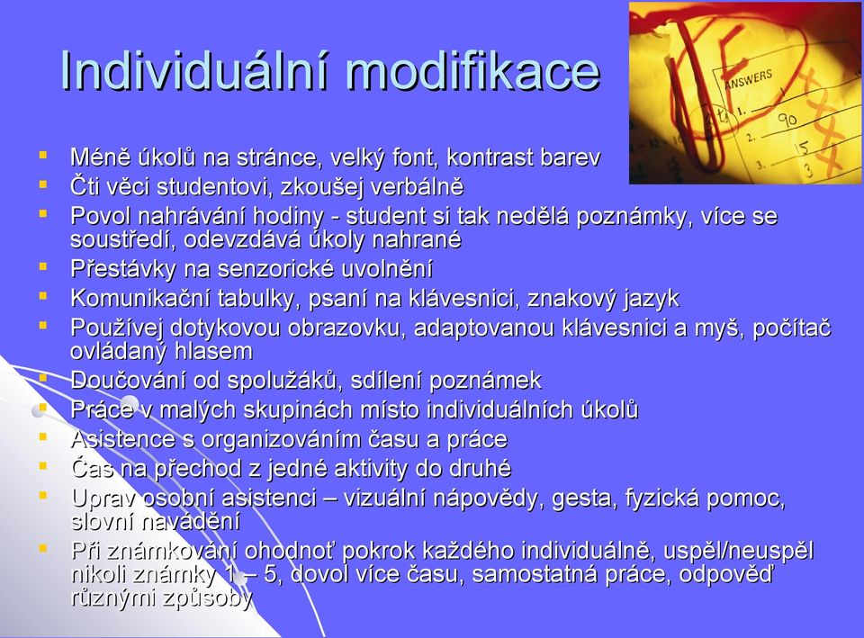 hlasem Doučování od spolužáků, sdílení poznámek Práce v malých skupinách místo individuálních úkolů Asistence s organizováním času a práce Čas na přechod z jedné aktivity do druhé Uprav osobní