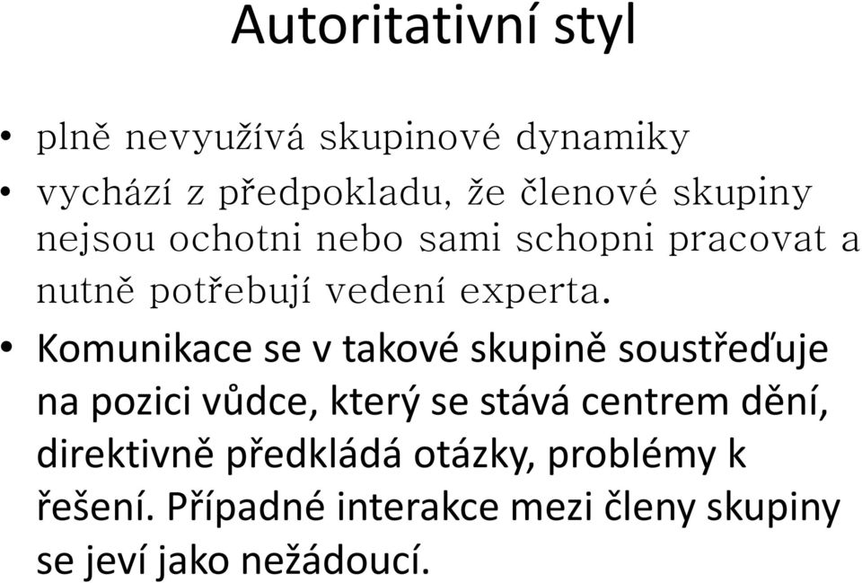 Komunikace se v takové skupině soustřeďuje na pozici vůdce, který se stává centrem dění,