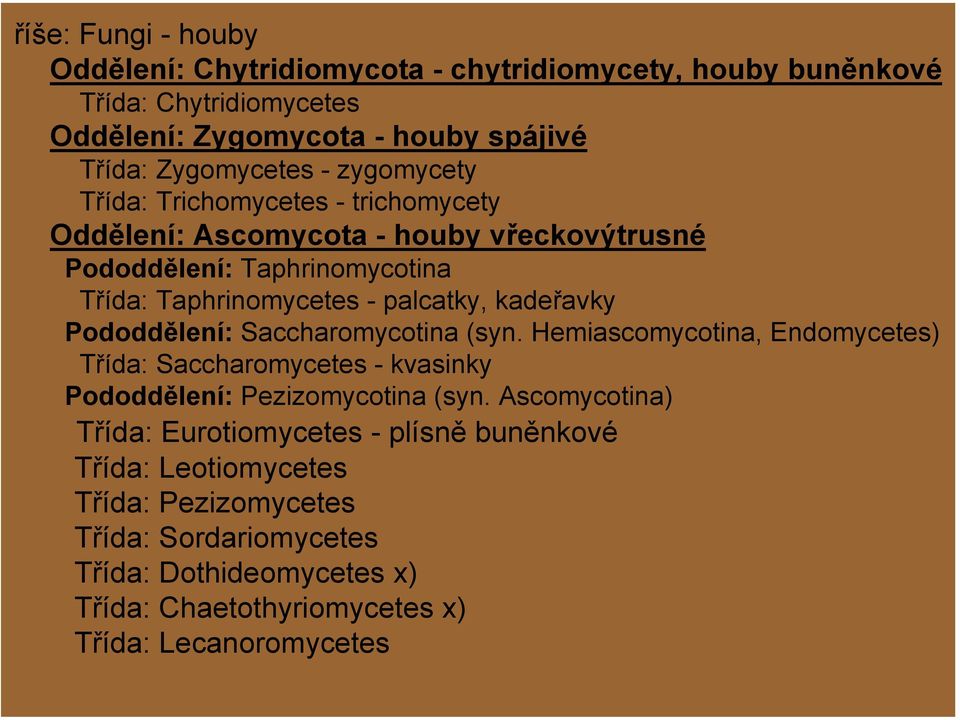 Pododdělení: Saccharomycotina (syn. Hemiascomycotina, Endomycetes) Třída: Saccharomycetes - kvasinky Pododdělení: Pezizomycotina (syn.