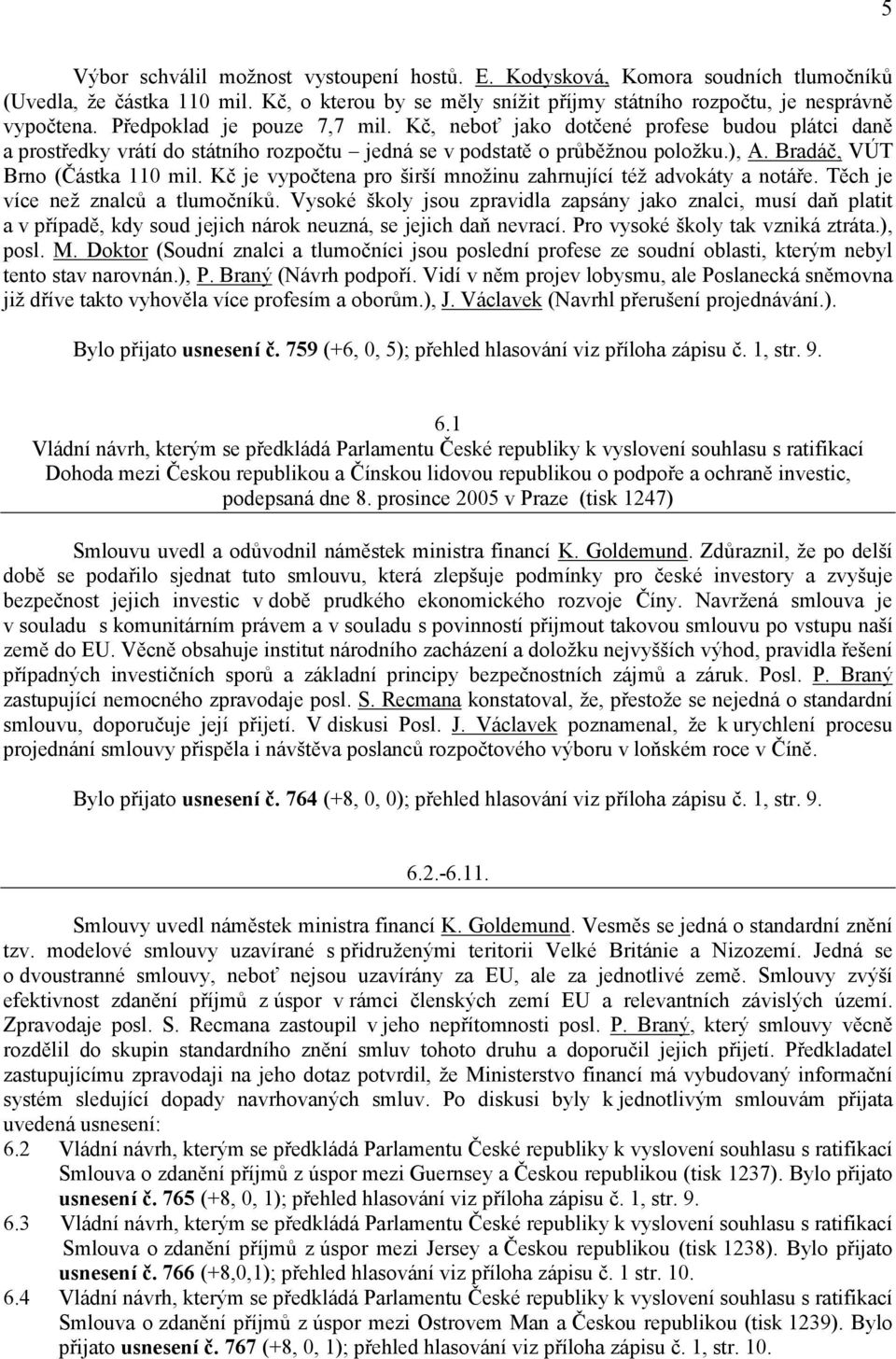 Kč je vypočtena pro širší množinu zahrnující též advokáty a notáře. Těch je více než znalců a tlumočníků.