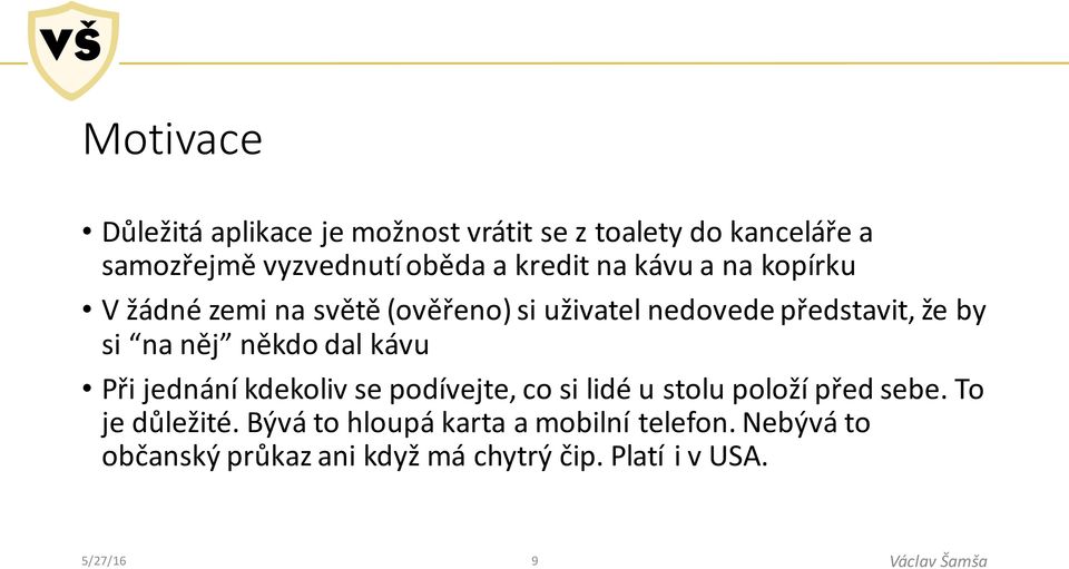 něj někdo dal kávu Při jednání kdekoliv se podívejte, co si lidé u stolu položí před sebe.