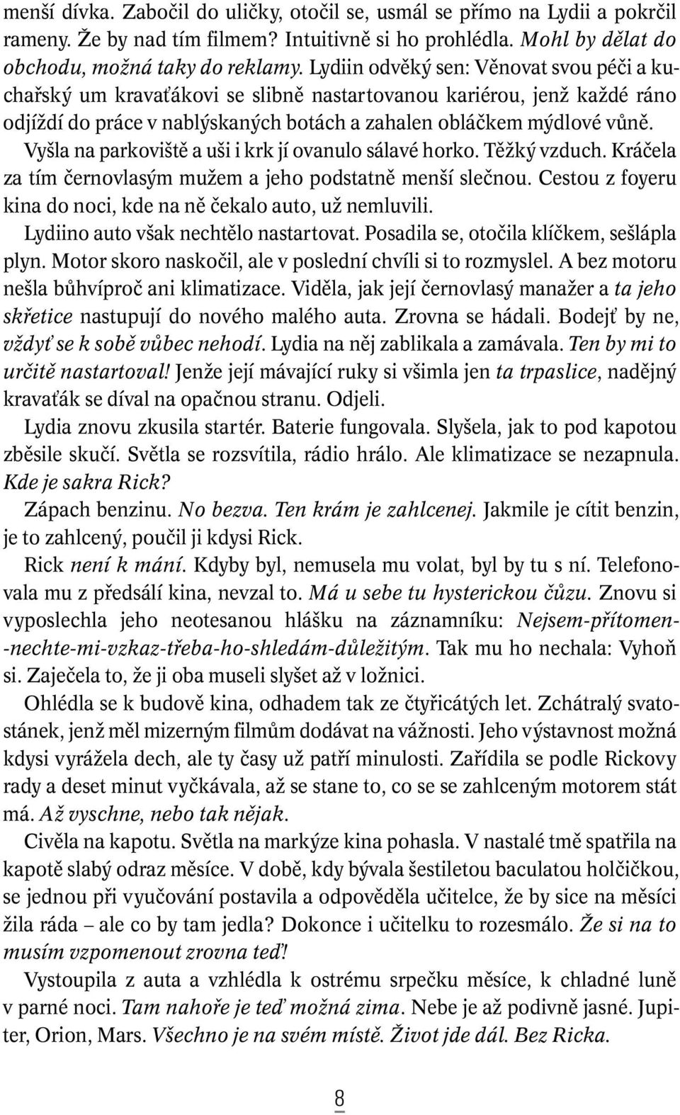 Vy la na parkovi tû a u i i krk jí ovanulo sálavé horko. TûÏk vzduch. Kráãela za tím ãernovlas m muïem a jeho podstatnû men í sleãnou.