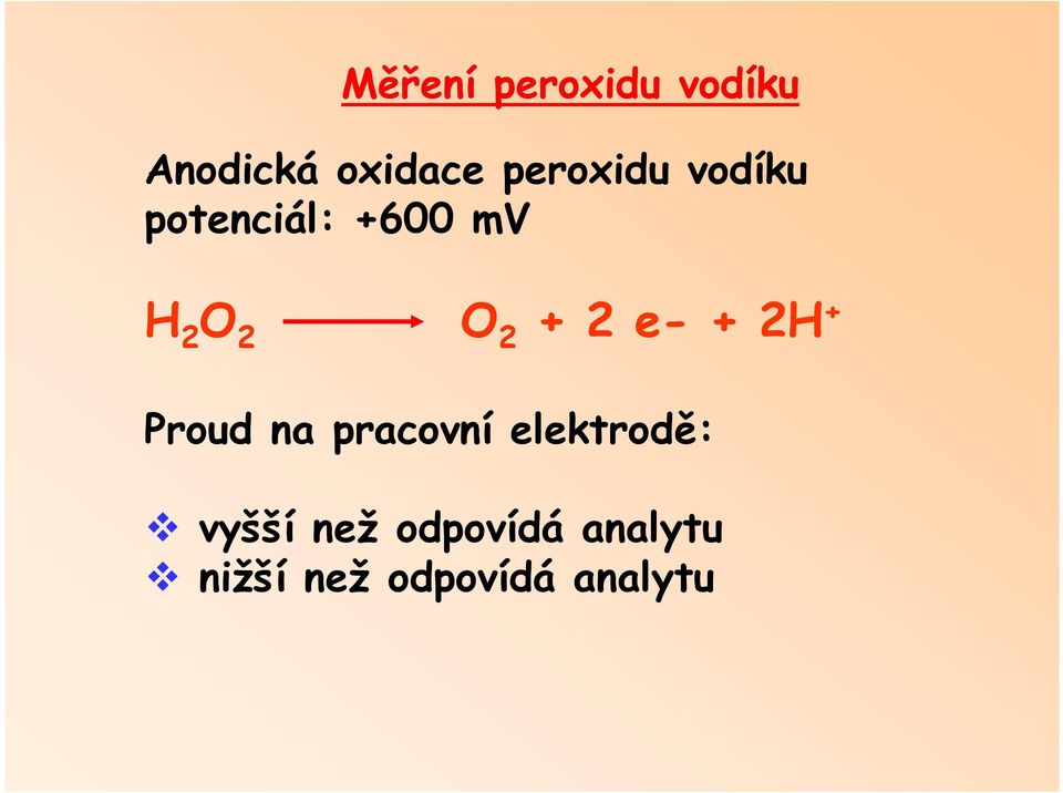 2 + 2 e- + 2H + Proud na pracovní elektrodě: