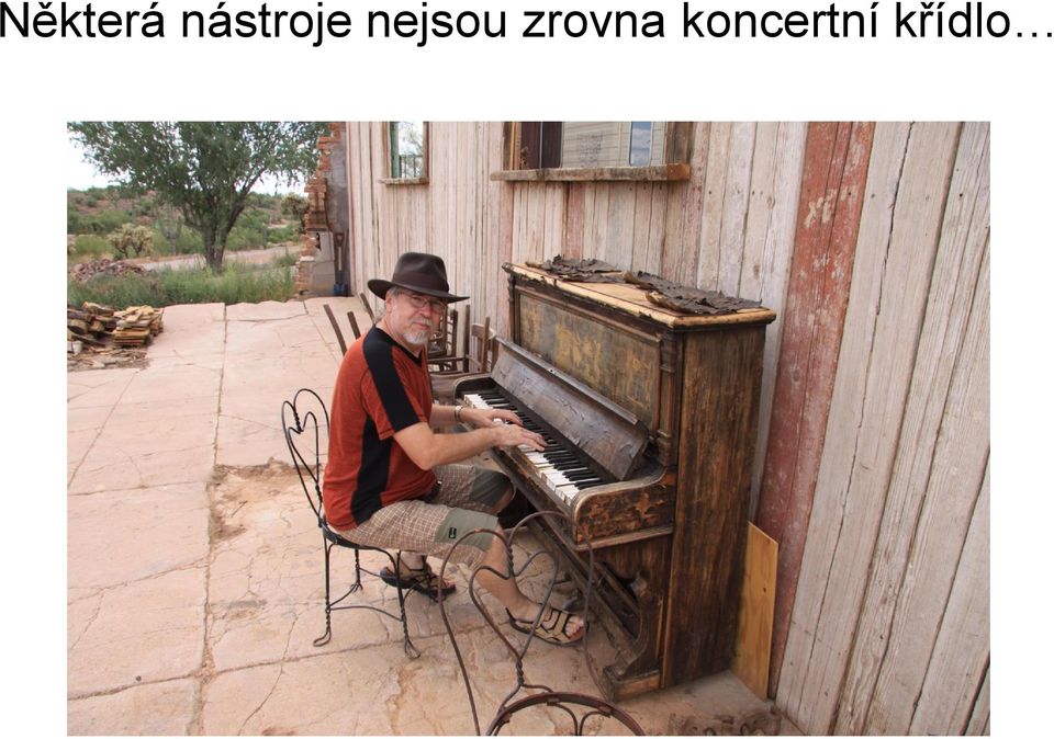 nejsou