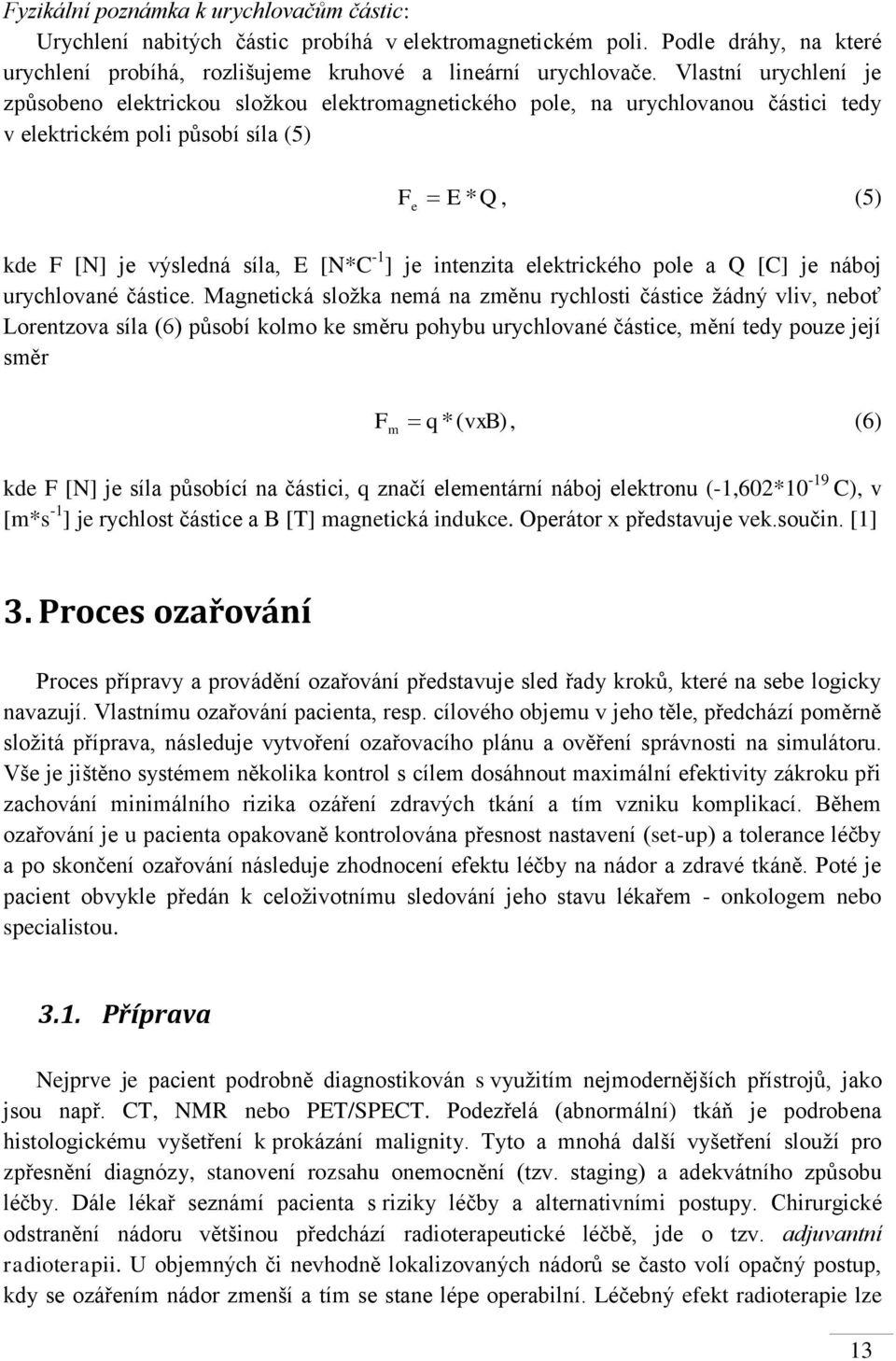 intenzita elektrického pole a Q [C] je náboj urychlované částice.