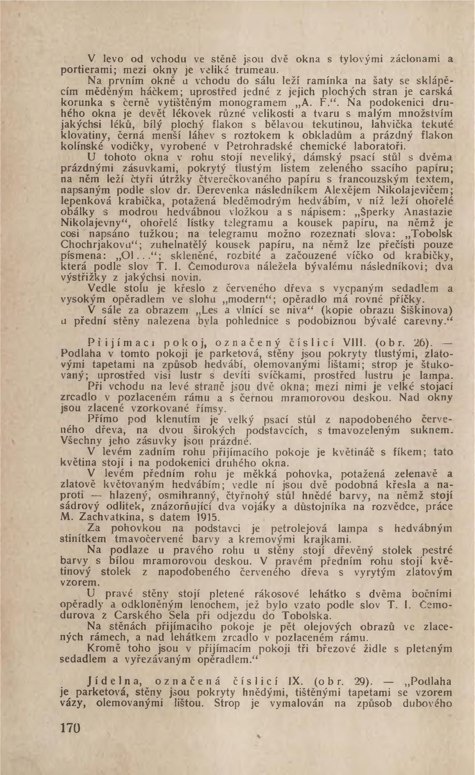 Na podokenici druhého okna je devět lékovek různé velikosti a tvaru s malým množstvím jakýchsi léků, bílý plochý flakon s bělavou tekutinou, lahvička tekuté klovatiny, černá menší láhev s roztokem k