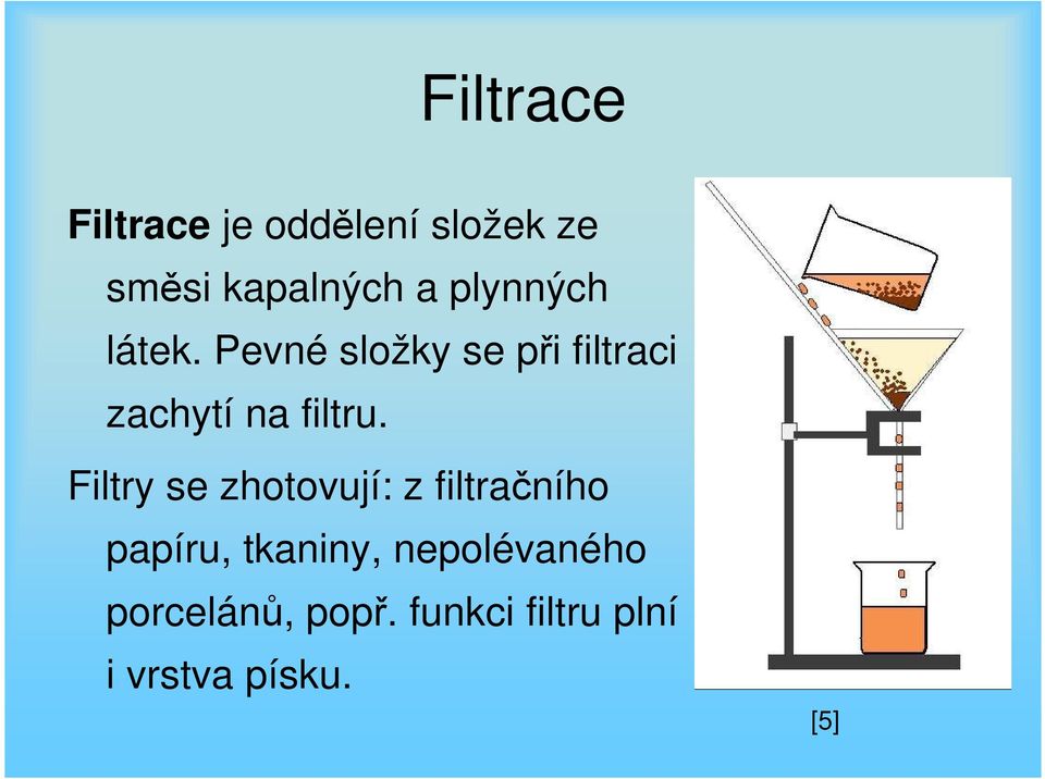 Pevné složky se při filtraci zachytí na filtru.