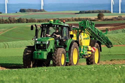 AKČNÍ CENOVÁ NABÍDKA TRAKTORU JOHN DEERE 6115M Vážení obchodní přátelé, dovoluji si vám