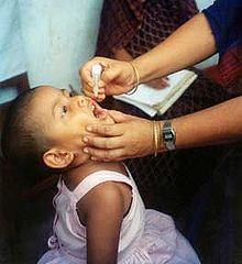 Úkol č. 1 Obrázek ukazuje perorální vakcinaci proti dětské obrně.