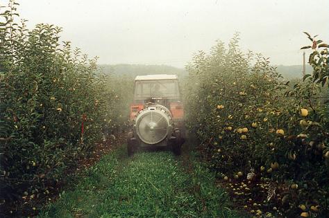 Tabulka 1: Orientační hodnoty na seřízení rosiče pro aplikaci pesticidů K dobrému výsledku aplikace pesticidů musí přispět i pěstitelé správným tvarováním stromů.