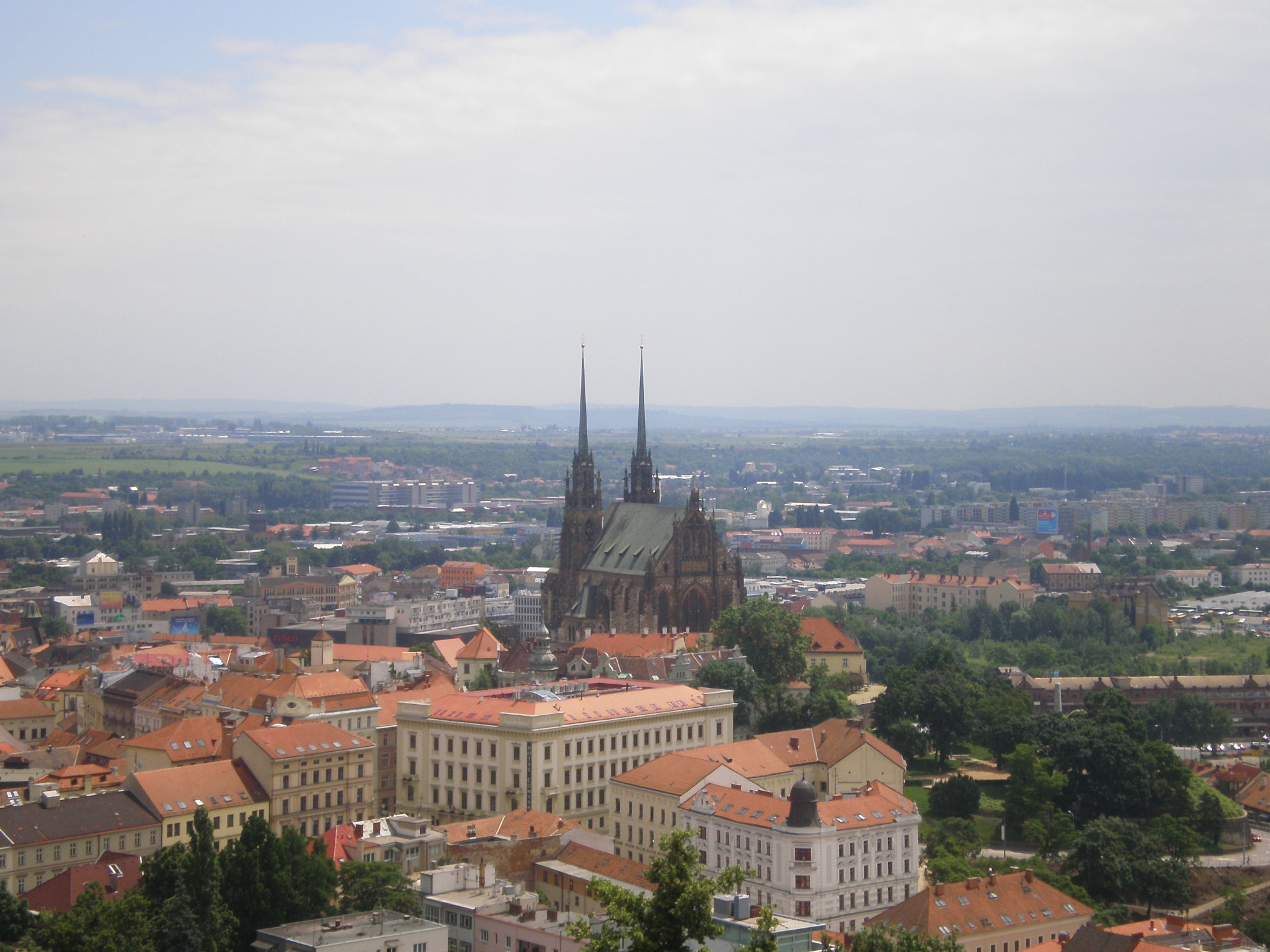 Výlet do Brna Tento rok se 8. třída vydala na výlet do Brna. Výlet se konal 15.-17. června. První den navštívili Rudické propadání a barokní kostel ve Křtinách.