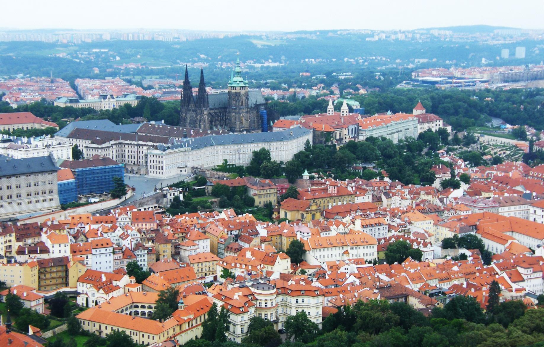 Praha je hlavní město ČR.