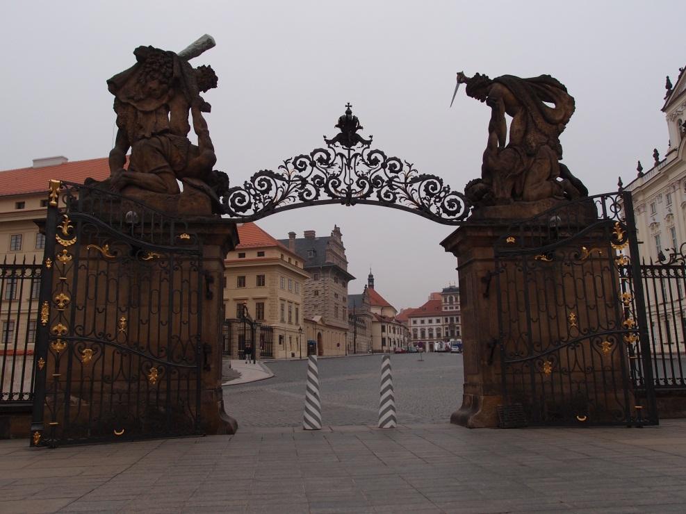 Pražský hrad je sídlem prezidenta republiky.