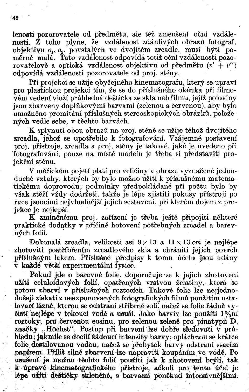 Tato vzdálenost odpovídá totiž oční vzdálenosti pozorovatelově a optická vzdálenost objektivu od předmětu (v f + v") odpovídá vzdálenosti pozorovatele od proj. stěny.