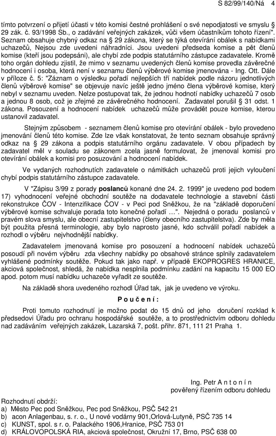 Jsou uvedeni předseda komise a pět členů komise (kteří jsou podepsáni), ale chybí zde podpis statutárního zástupce zadavatele.