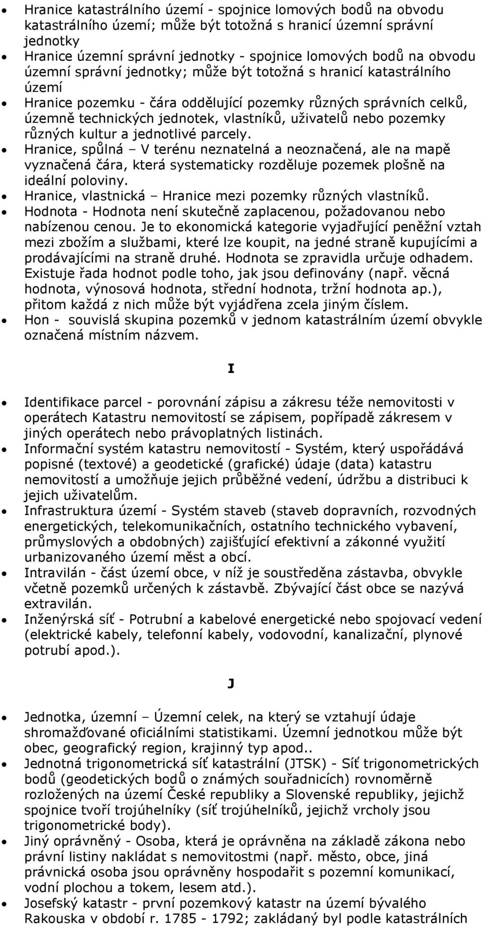 nebo pozemky různých kultur a jednotlivé parcely. Hranice, spůlná V terénu neznatelná a neoznačená, ale na mapě vyznačená čára, která systematicky rozděluje pozemek plošně na ideální poloviny.