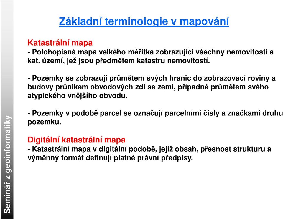 - Pozemky se zobrazují průmětem svých hranic do zobrazovací roviny a budovy průnikem obvodových zdí se zemí, případně průmětem svého