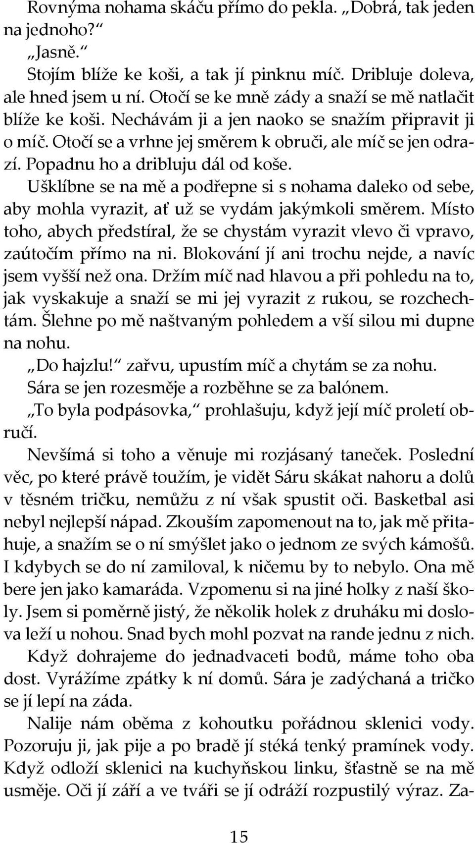 Popadnu ho a dribluju dál od koše. Ušklíbne se na mě a podřepne si s nohama daleko od sebe, aby mohla vyrazit, ať už se vydám jakýmkoli směrem.