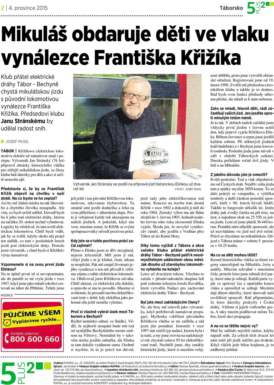 Výtvarník Jan Stránský (76 let) připravil obrázky historického vláčku pro zítřejší mikulášskou jízdu, se členy klubu balí dárečky pro děti aakci si určitě nenechá ujít.