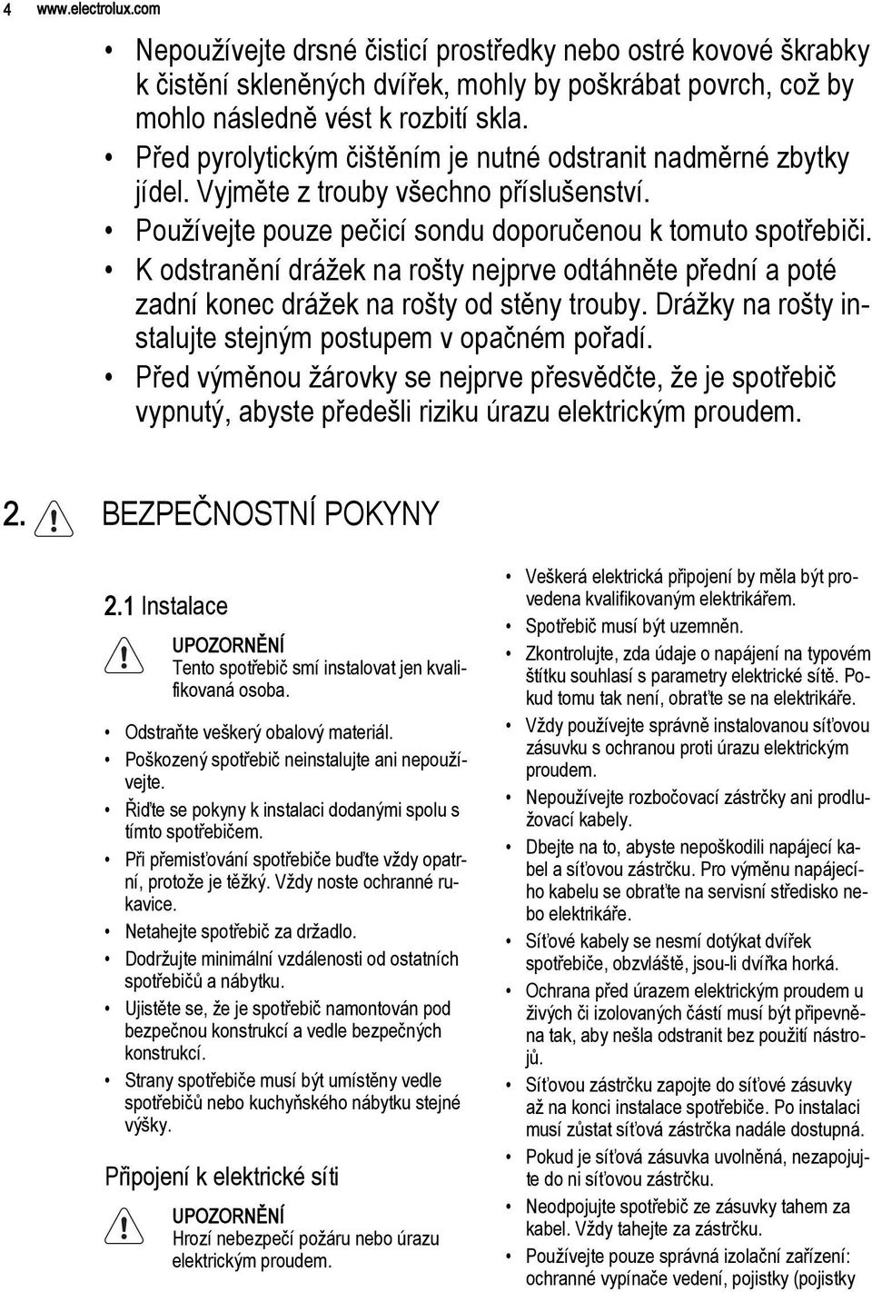 K odstranění drážek na rošty nejprve odtáhněte přední a poté zadní konec drážek na rošty od stěny trouby. Drážky na rošty instalujte stejným postupem v opačném pořadí.