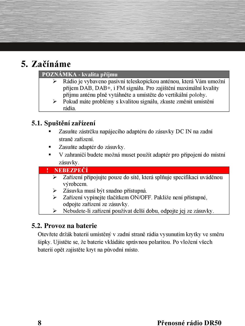 Spuštění zařízení Zasuňte zástrčku napájecího adaptéru do zásuvky DC IN na zadní straně zařízení. Zasuňte adaptér do zásuvky.