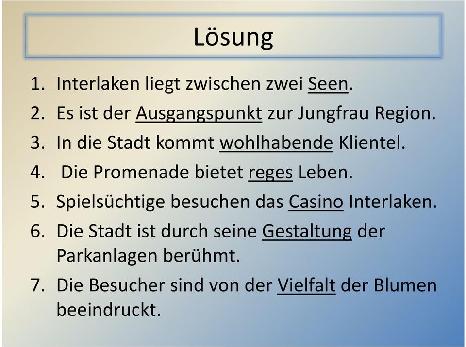 Die Promenade bietet reges Leben. Spielsüchtige besuchen das Casino Interlaken.