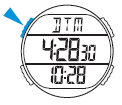 1. V režimu duálního času přidržte tlačítko A a rozbliká se ukazatel hodin (pokud parametr bliká, lze nastavit jeho hodnotu). 2. Pro zvýšení hodnoty slouží tlačítko D, pro snížení tlačítko C.
