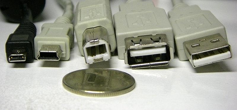 USB - Universal Serial Bus Rozhraní PC - interface Je rovněž možné, aby zařízení mělo svůj vlastní napájecí zdroj Připojování zařízení se provádí pomocí standardního 4