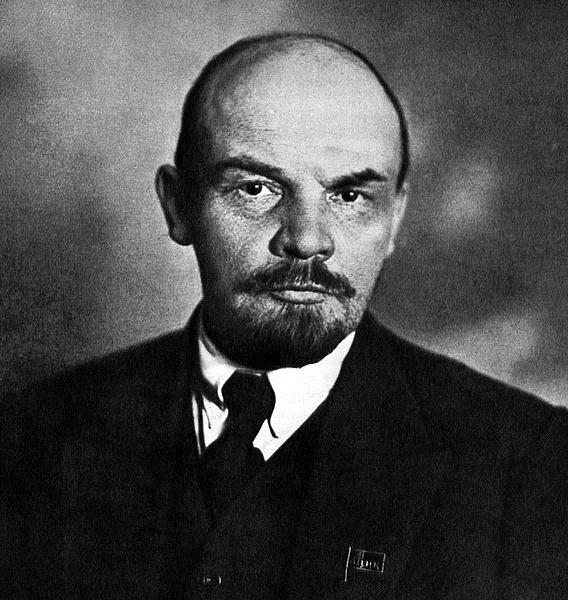 7. listopad 1917 V čele Vladimír Iljič Lenin /6/ Říjnová revoluce platí starý ruský