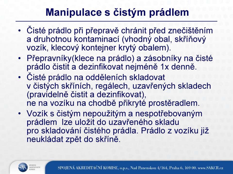 Čisté prádlo na odděleních skladovat v čistých skříních, regálech, uzavřených skladech (pravidelně čistit a dezinfikovat), ne na vozíku na chodbě