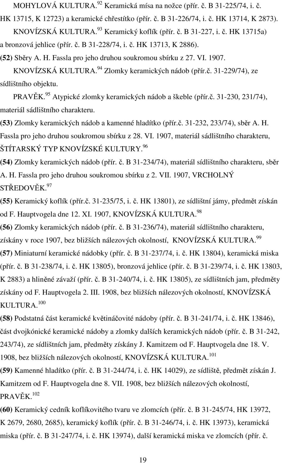 KNOVÍZSKÁ KULTURA. 94 Zlomky keramických nádob (přír.č. 31-229/74), ze sídlištního objektu. PRAVĚK. 95 Atypické zlomky keramických nádob a škeble (přír.č. 31-230, 231/74), materiál sádlištního charakteru.