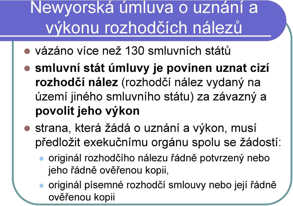 výkon strana, která žádá o uznání a výkon, musí předložit exekučnímu orgánu spolu se žádostí: originál rozhodčího