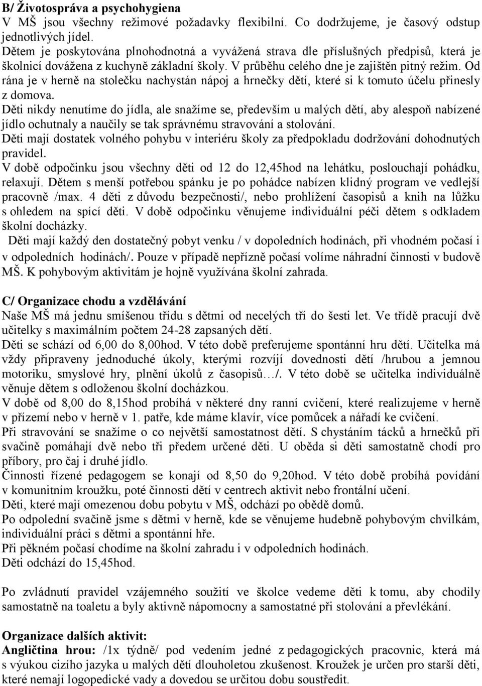 Od rána je v herně na stolečku nachystán nápoj a hrnečky dětí, které si k tomuto účelu přinesly z domova.