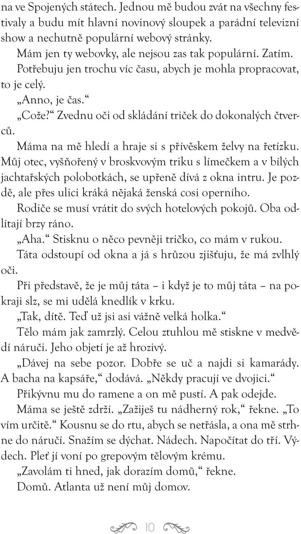 Máma na mě hledí a hraje si s přívěskem želvy na řetízku. Můj otec, vyšňořený v broskvovým triku s límečkem a v bílých jachtařských polobotkách, se upřeně dívá z okna intru.