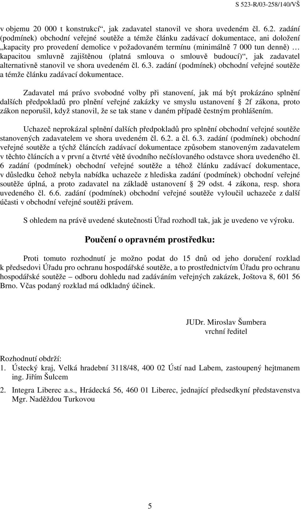 zadání (podmínek) obchodní veřejné soutěže a témže článku zadávací dokumentace, ani doložení kapacity pro provedení demolice v požadovaném termínu (minimálně 7 000 tun denně) kapacitou smluvně