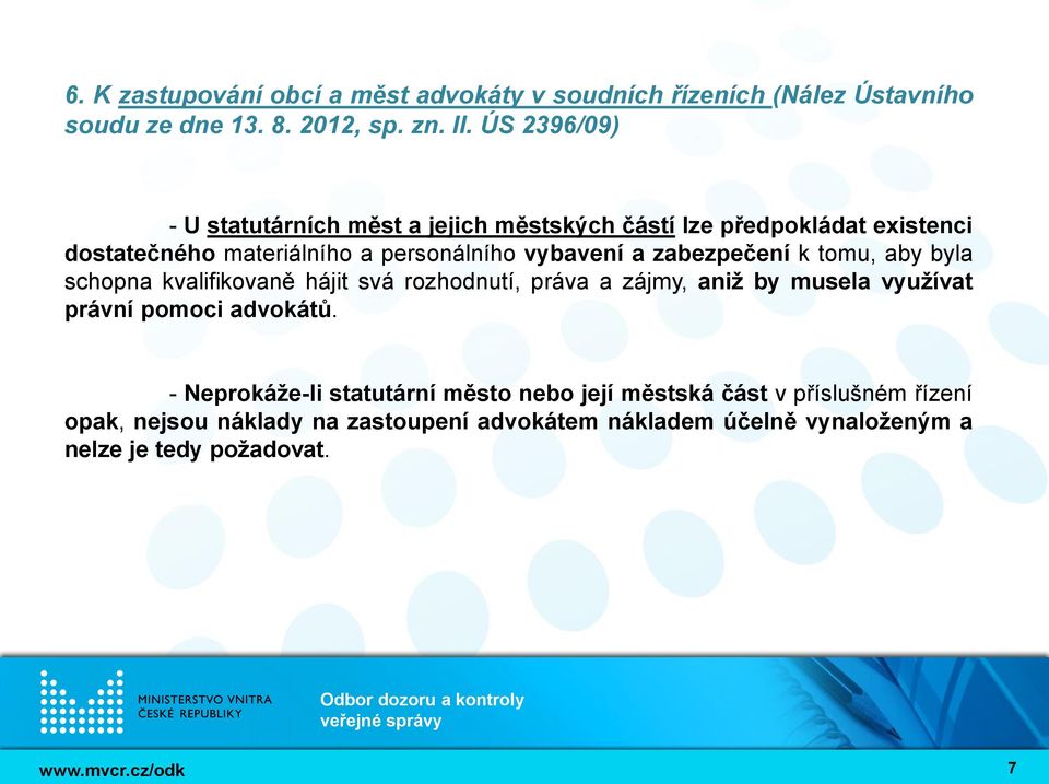 zabezpečení k tomu, aby byla schopna kvalifikovaně hájit svá rozhodnutí, práva a zájmy, aniž by musela využívat právní pomoci advokátů.