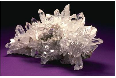 obr. 15: Tvary krystalů křemene [9] Křemen má široké využití v elektrotechnice a radioelektronice.