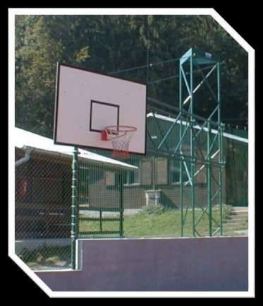 BASKETBAL KONSTRUKCE PŘÍÍHRADOVÉ VENKOVNÍÍ Basketbalová konstrukce DOR-SPORT, příhradová otočná, vysazení 2700 mm, deska 1800x1050 mm Kód: K1103 Basketbalová konstrukce DOR-SPORT, příhradová