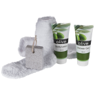 sprchový gel (100 ml), ponožky a pemzy.