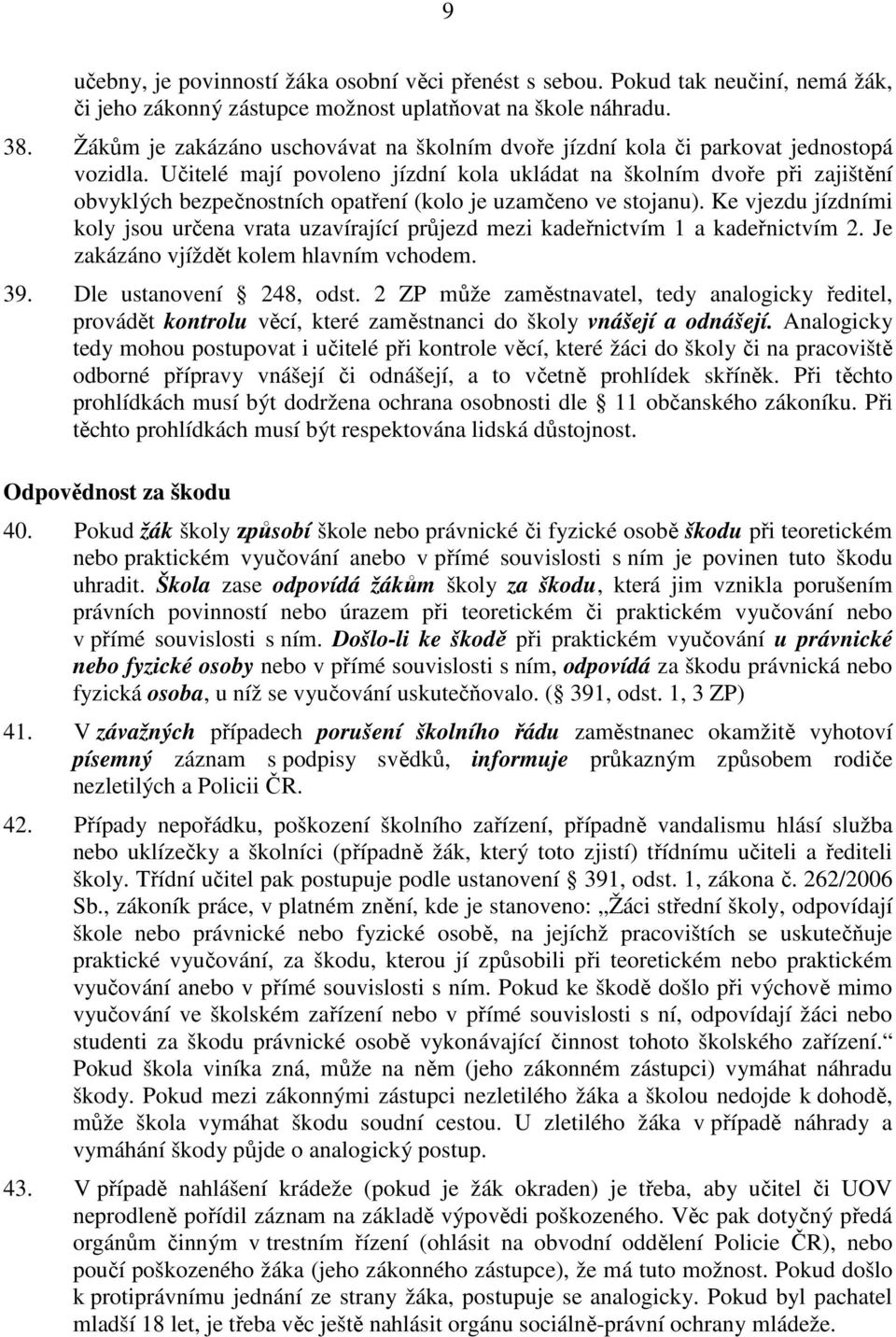 Učitelé mají povoleno jízdní kola ukládat na školním dvoře při zajištění obvyklých bezpečnostních opatření (kolo je uzamčeno ve stojanu).