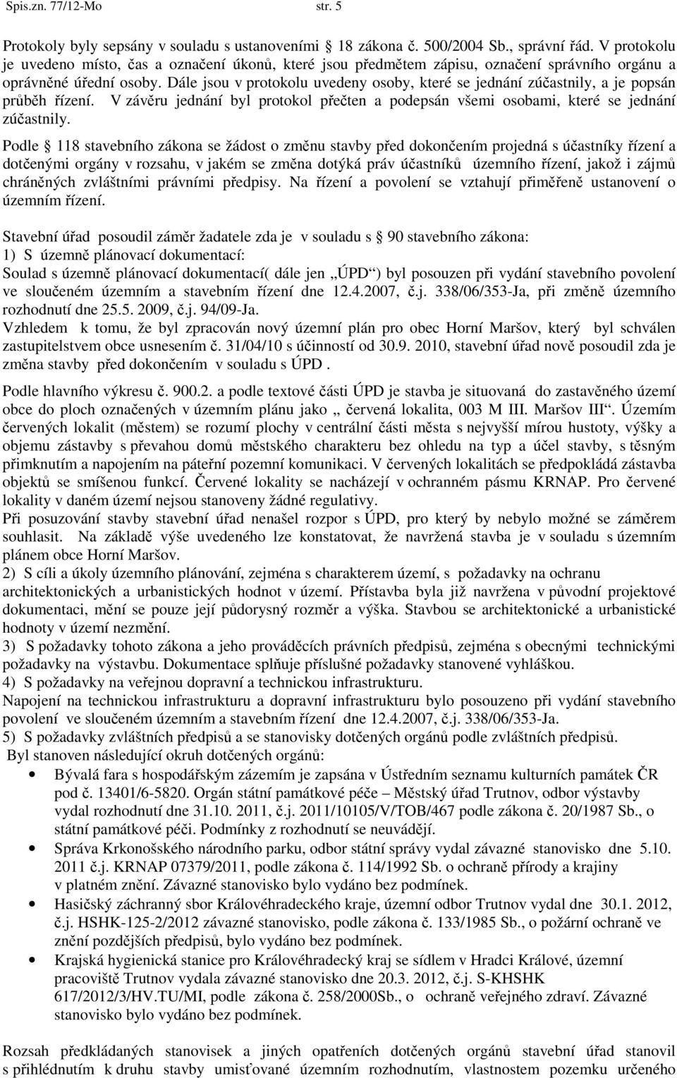 Dále jsou v protokolu uvedeny osoby, které se jednání zúčastnily, a je popsán průběh řízení. V závěru jednání byl protokol přečten a podepsán všemi osobami, které se jednání zúčastnily.