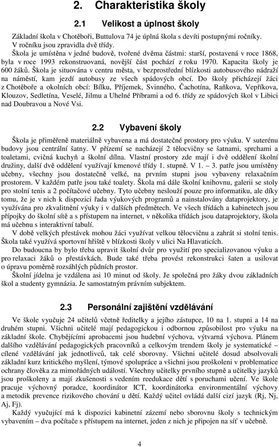 Škola je situována v centru města, v bezprostřední blízkosti autobusového nádraží na náměstí, kam jezdí autobusy ze všech spádových obcí.